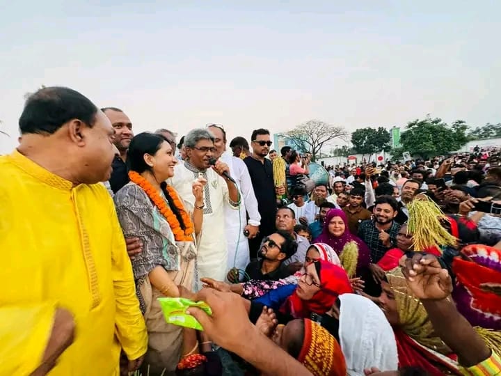 লালপুরে জাতীয় বিপ্লব ও সংহতি দিবসে বিএনপির নেতাকর্মীদের জনসমুদ্র