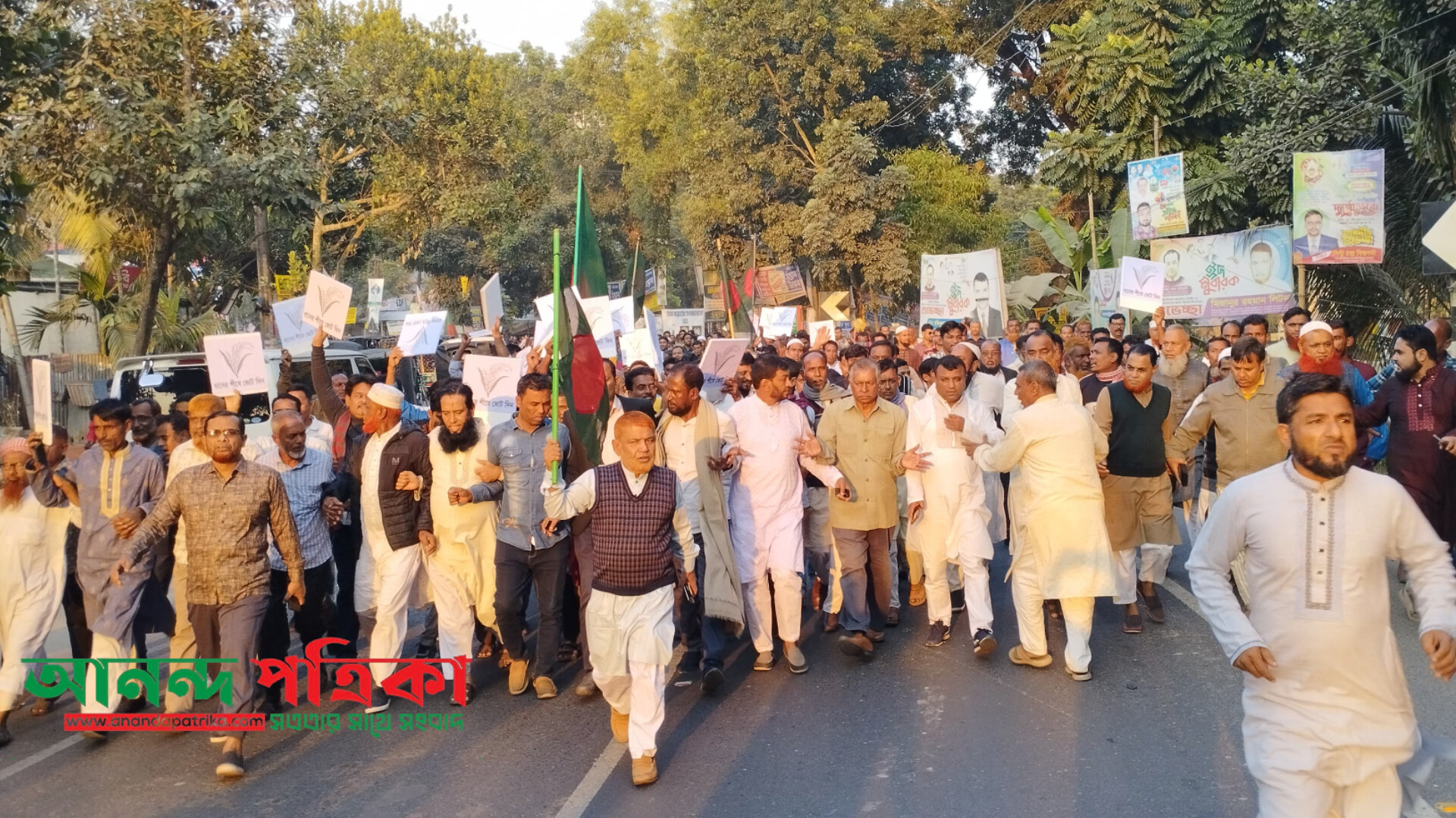 বিএনপির মনোনীত প্রার্থী ইয়াসের খান চৌধুরী কে বিজয়ী করতে ধানের শীষের মিছিল