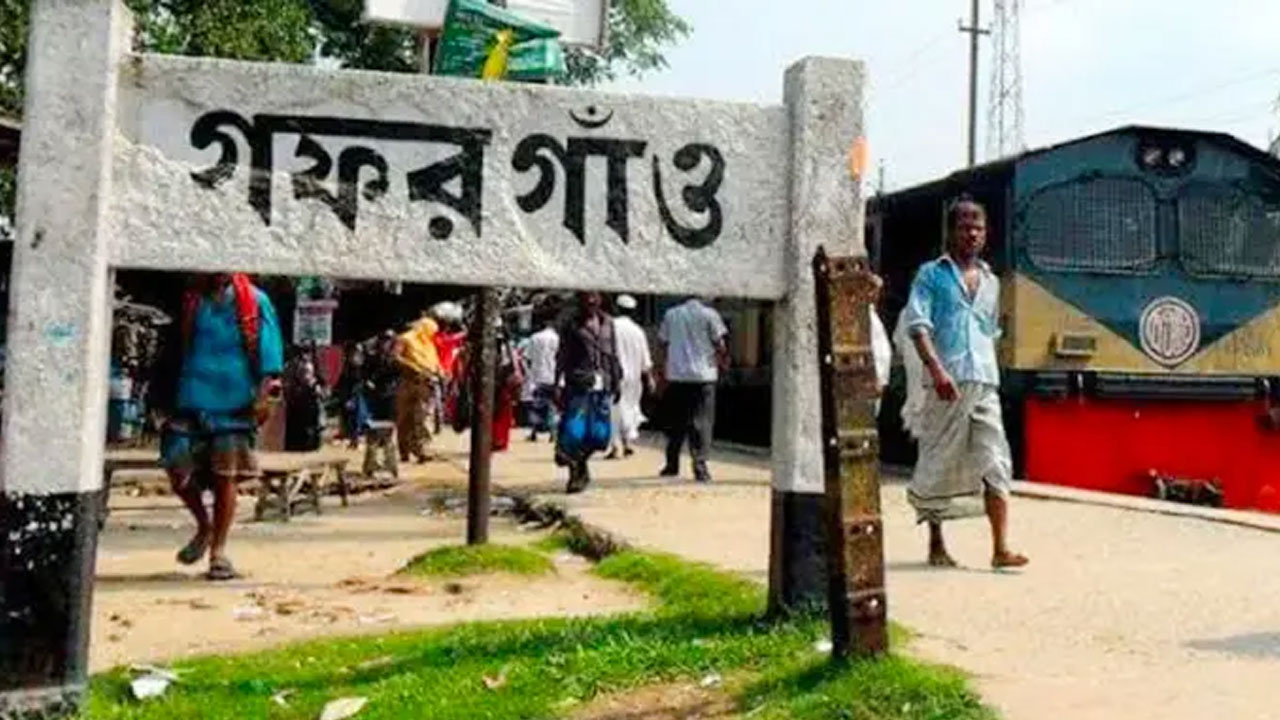 মনোনয়ন যুদ্ধের আগুনে পুড়ল গফরগাঁও, থামল ট্রেন, থমকে গেল জনজীবন