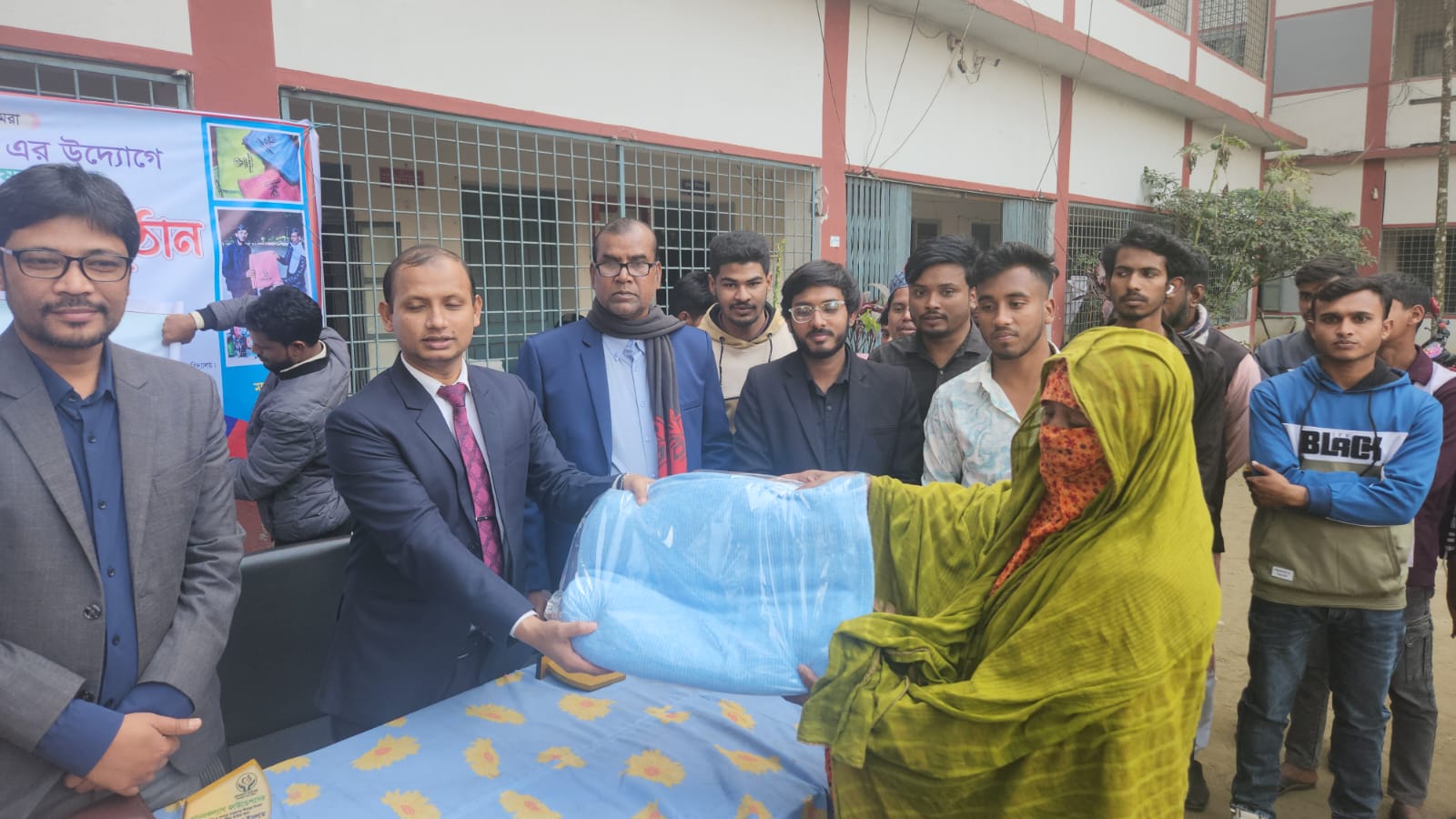 বকশীগঞ্জে মানবকল্যাণ ফাউন্ডেশনের উদ্যোগে অসহায়দের মাঝে শীতবস্ত্র বিতরণ