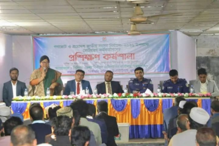 ফুলপুরে ভোটগ্রহণ কর্মকর্তাদের প্রশিক্ষণ কর্মশালা ও যৌথ মহড়া অনুষ্ঠিত