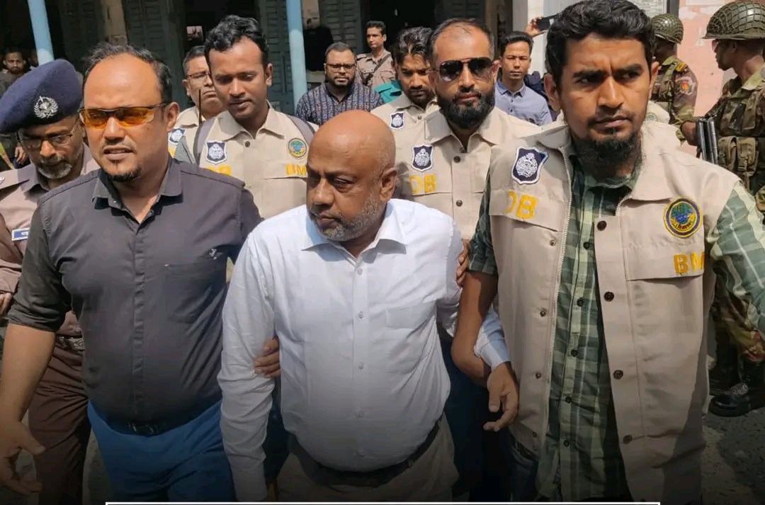 এজলাসে ঢুকে আদালতের কাজে বাধা, বরিশাল আইনজীবী সমিতির সভাপতি লিঙ্কন আটক
