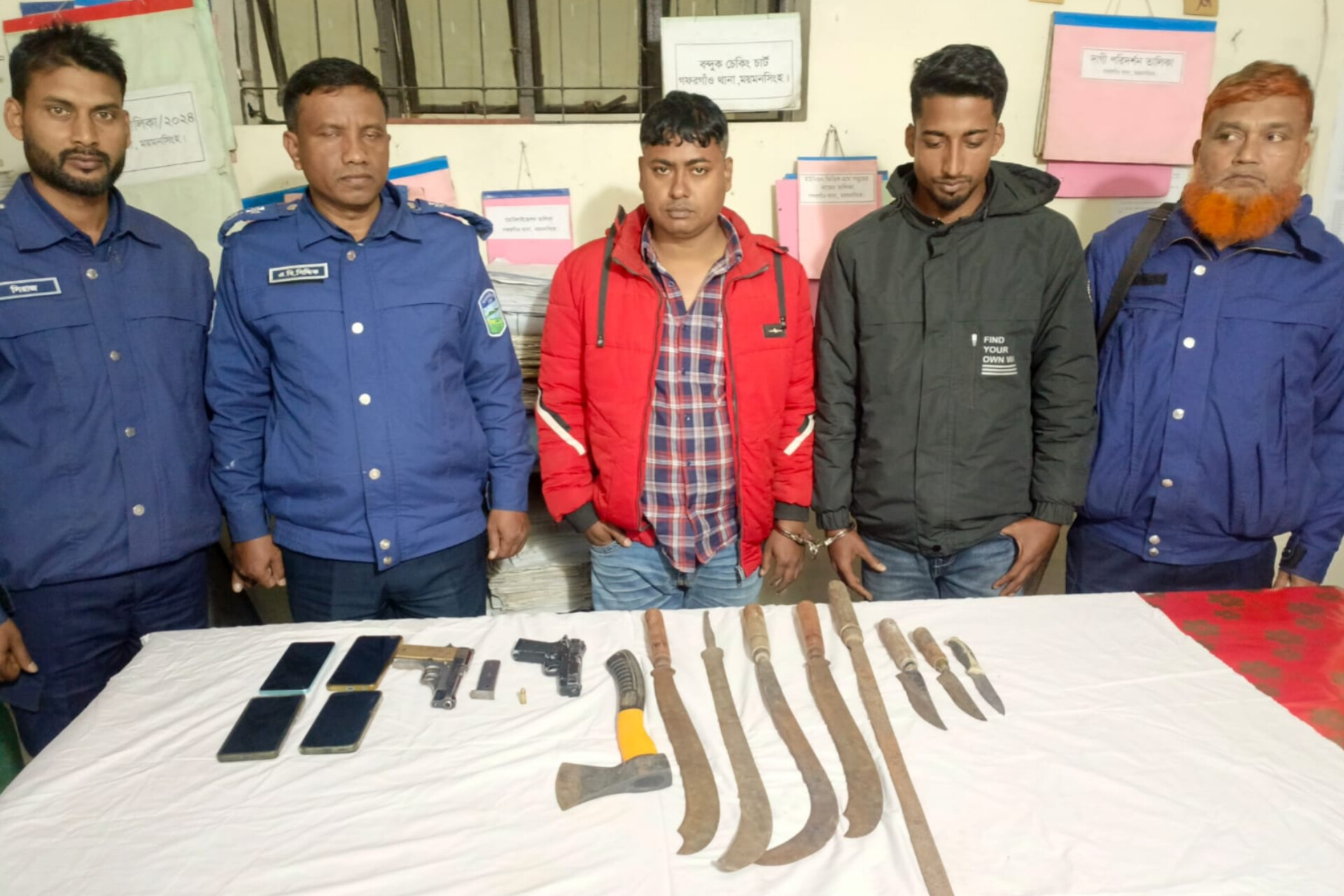 ময়মনসিংহে বিদেশি পিস্তল, গুলি ও দেশীয় অস্ত্র উদ্ধার, দুই সহোদর গ্রেপ্তার
