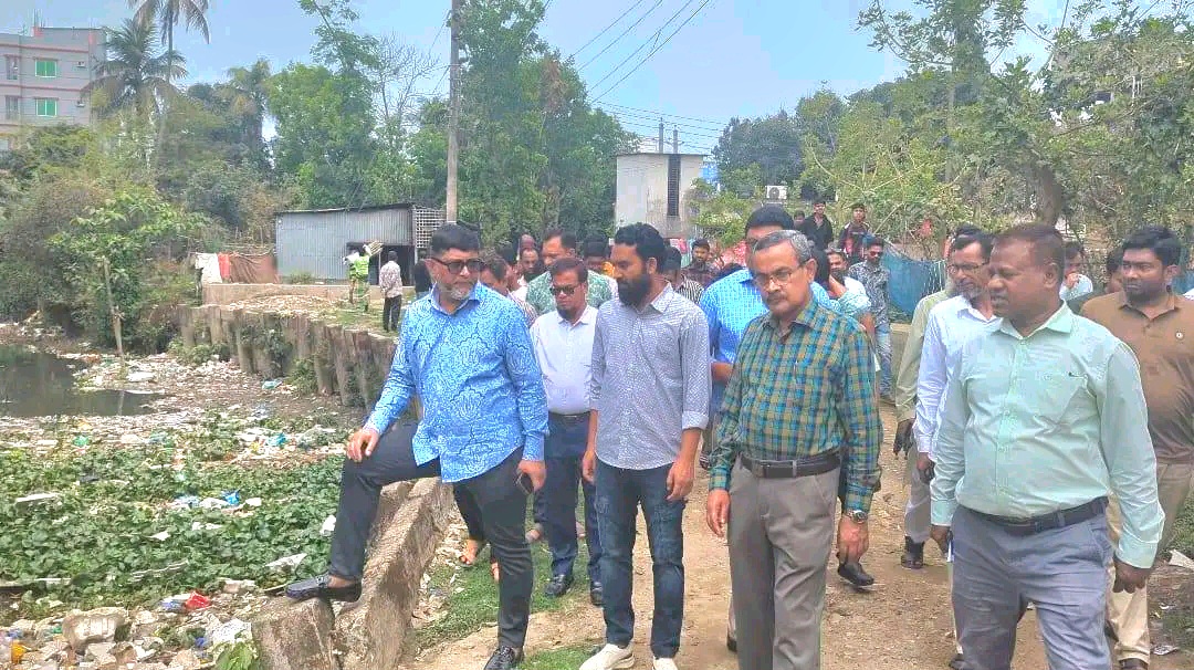 খাল পরিদর্শনে কঠোর সুর সিটি প্রশাসকের, জলাবদ্ধতা নিরসনে দ্রুত উদ্যোগের নির্দেশ