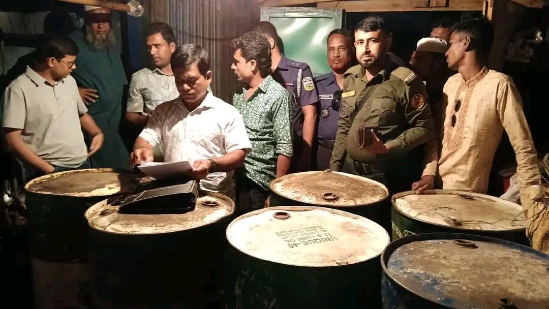 কেন্দুয়ায় অবৈধ প্রায় ৮০০ লিটার পেট্রোল জব্দ, জরিমানা ৪০ হাজার