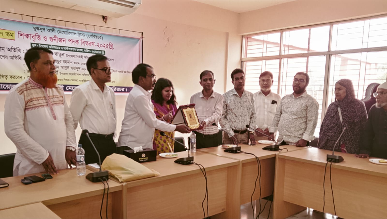 মোহনগঞ্জে ‘মকসুদ আলী মেমোরিয়াল ট্রাস্টে’র মেধাবৃত্তি ও গুণীজন সম্মাননা
