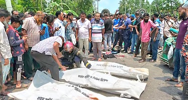 ময়মনসিংহে ট্রাক-অটোরিকশার মুখোমুখি সংঘর্ষে ৩ নারীর প্রাণহানি